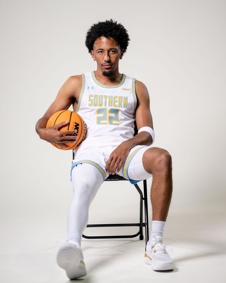 Tidjidane Dioumassi scored 30 pts on the road against South Dakota